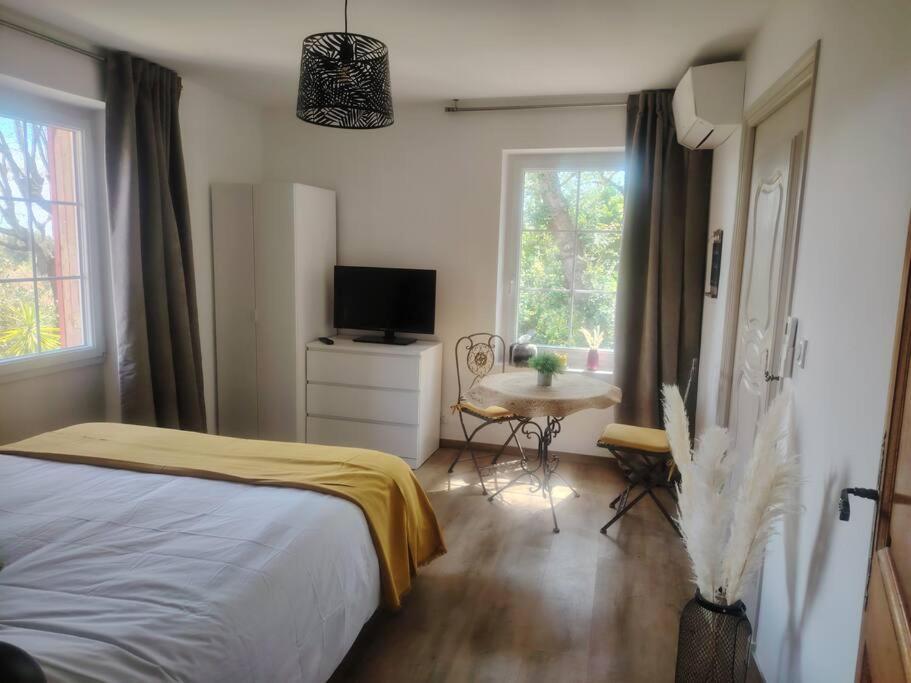 Domaine Des Petites Soeurs A 800M Du Centre Historique Avec 5200M2 De Parc Arbore Vence Exterior foto